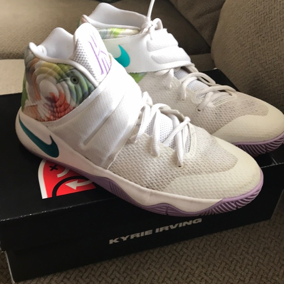 kyrie irving tennis shoes